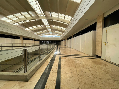 Imagen 3 de 5 de Se Alquila Local Comercial 90m² Cerro Verde