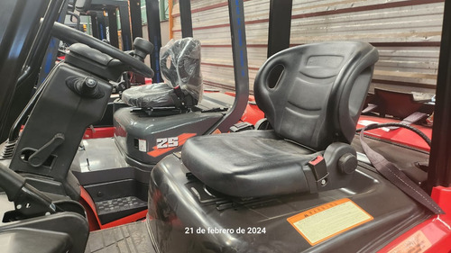 Autoelevador Motor Nissan 2.5 Ton. Tt 4.7m - 100% Financiado