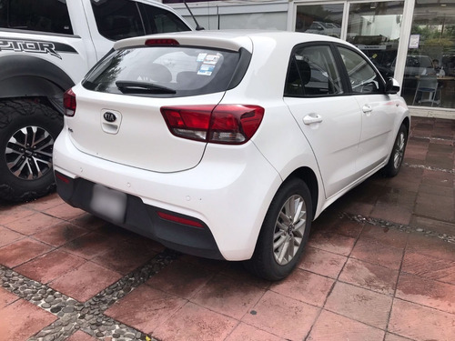 Imagen 6 de 13 de Kia Rio Hb Lx 2018