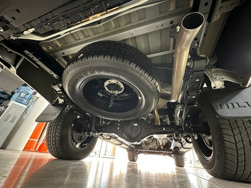 Imagen 10 de 12 de Toyota Hilux (l21) 2.8 C/d 4x4 Tdi Srx 204cv