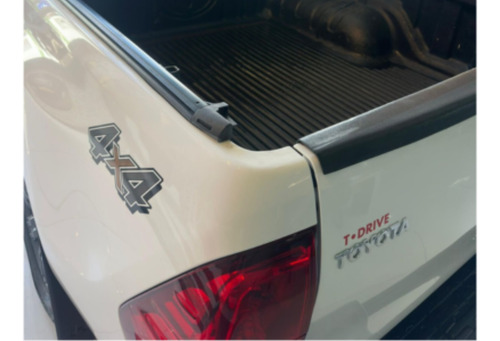 Toyota Hilux 2.8 D-4D TURBO DIESEL CD SR 4X4 AUTOMÁTICO