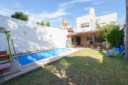 Venta - Casa - 4 Ambientes - Ramos Mejia - Pileta - Cochera