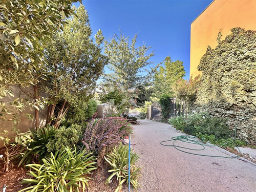 Casa En Venta De 5 Dorm. Piedra Roja Chicureo Colina