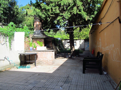Casa En Venta De 3 Dormitorios Buceo Pu Con Fondo Y Jardín