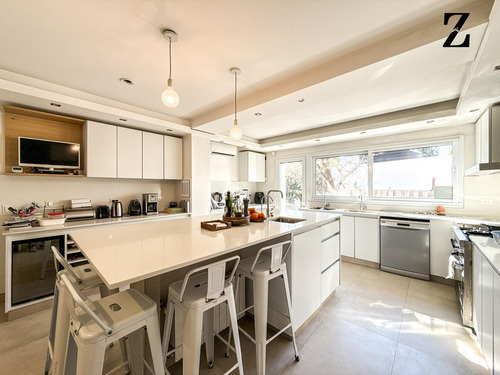 Casa En Venta De 1800 M2 De Lote Y 550 M2 Cubiertos En La Horqueta