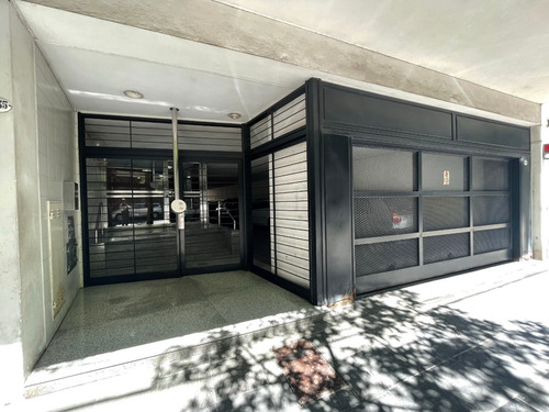 Imagen 2 de 30 de Oportunidad! Al Frente, Con Amplio Balcón Y Patio, Cochera, A Metros Del Jardín Botánico