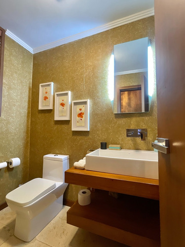 Casa Remodelada De Una Sola Planta Alto Hatillo 2250 M2 Terreno Y 600 M2 Construcción
