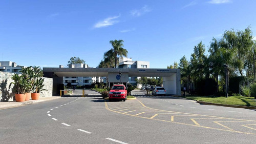 Departamento En Lagoon Pilar Con Cochera Y Jardin