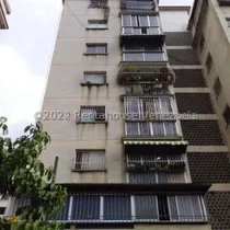Comprar Urbanización Del Municipio Libertador Que Se Caracteriza Por La Poca Altura De Los Edificios . Es Una Zona Muy Céntrica Y Muy Demandada Por La Cercania A La Ucv. Está En Las Acacias      