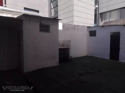 Casa En Alquiler, 5dormitorios, 2baños, Patio. Prado.