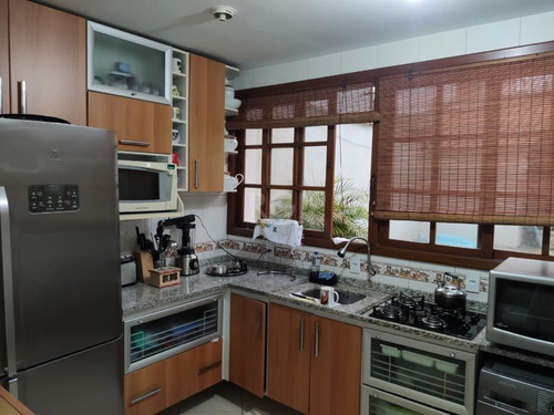 Casa Em Vila Nova Com 2 Dormitórios - Lu432381