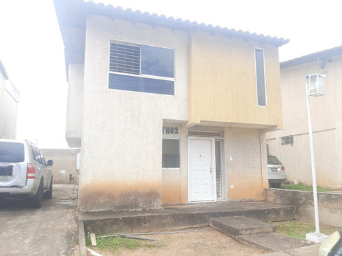 Imagen 2 de 20 de Townhouse En Residencias River Side Village, Campo C De Ferrominera
