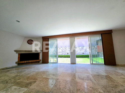 Exclusiva Casa En Venta En Lomas Del Sol: Comodidad Y Ubicación Inmejorable