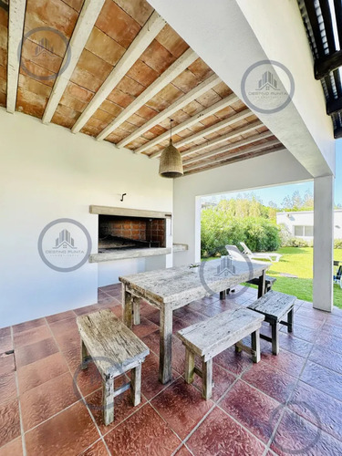 Moderna Casa De 5 Dormitorios En Alquiler A Pasos De La Playa Montoya