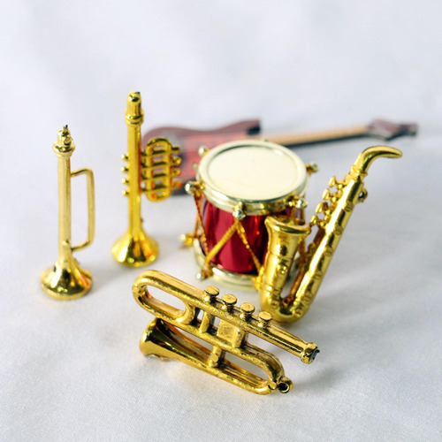 Casa De Instrumento Musical En Miniatura De En Miniatura