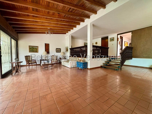 Se Vende Bella Casa En Cumbres De Curumo Mls 26-356