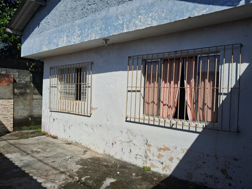 Casa Com 2 Dormitórios E Quintal Grande Na Praia