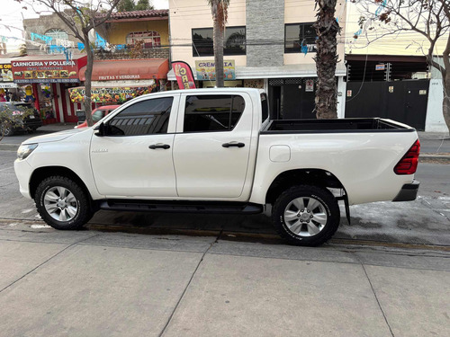 Toyota Hilux 2.7 Cabina Doble Sr Mt