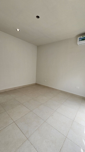 Casa Jardines De Una Planta De 4 Recamaras En Venta, Cholul.
