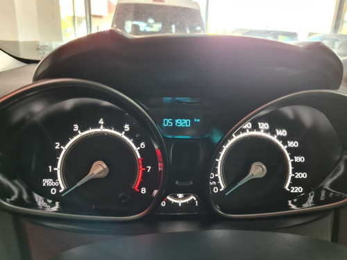Imagen 8 de 8 de Ford Fiesta Kinetic Titanium 2018