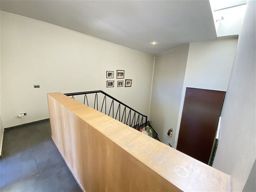 Casa En Venta De 5 Dorm. En Colina