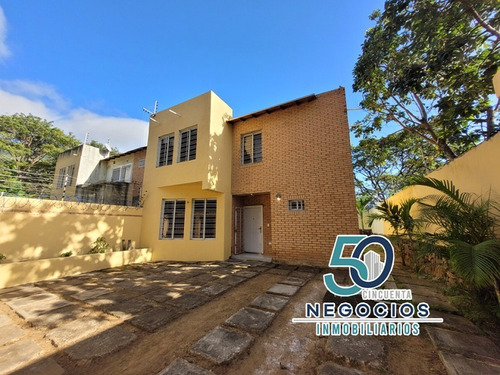 Imagen 1 de 10 de Comodo Town House En La Asuncion