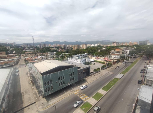 Oficina En Venta Inm Av. Bolivar Norte En El Corazon De La Ciudad. Oportunidad Para Tu Negocio, Es Un Espacio Amplio Y Luminoso De 60m Y 20m Aprox De Terraza. Valencia 25-16074