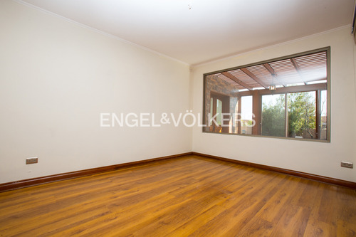 Casa En Venta San Carlos De Apoquindo/ U. Andes