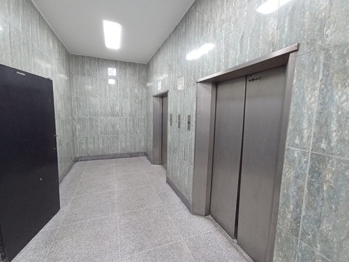Se Ofrece En Venta Comodo Y Centrico Apartamento Ubicado En Centro Parque Caracas La Candelaria