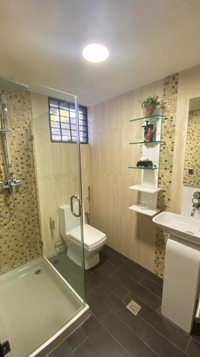 Casa En Venta En Lechería. Casas Bote B