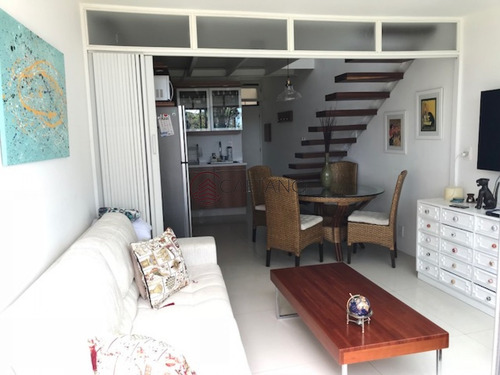 Luminoso Duplex En Venta En Complejo Arcobaleno Con Vista A La Isla Gorriti- Ref: 2559
