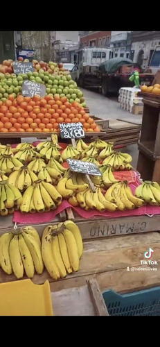 Puesto De Frutas Y Verduras Seleccionadas