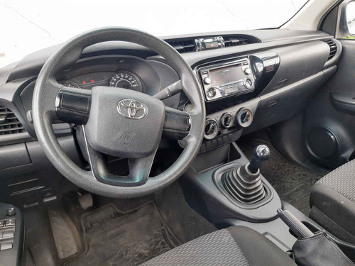 Imagen 14 de 15 de Toyota Hilux 2018 4p Doble Cabina Sr L4/2.7 Man