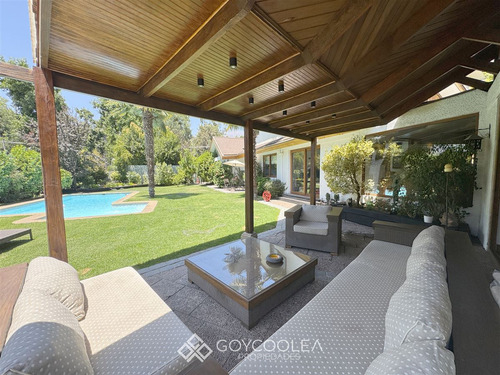 Casa En Arriendo De 5 Dorm. En Las Condes