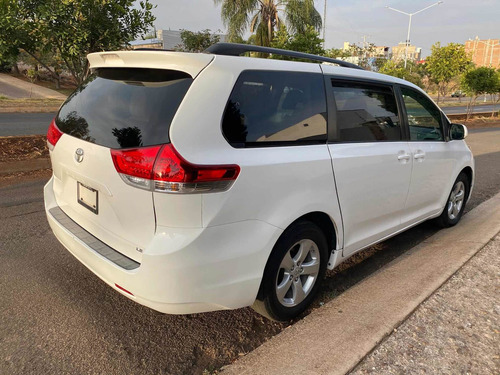 Imagen 4 de 13 de Toyota Sienna 2011 Le Aa Ee At