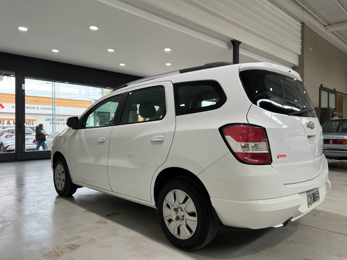 Imagen 4 de 8 de Chevrolet Spin Lt 1.8 8v Mt 7as