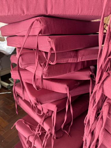 Almohadones Para Sillas 40x40x5 C/tiras Bordó Madras