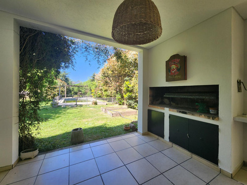Casa En Venta En Las Liebres Con Excelente Jardín