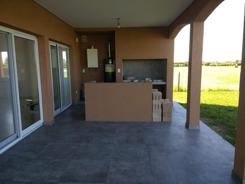 Excelente Casa Sobre Lote Interno - Araucarias - Puertos