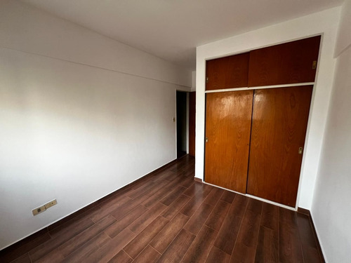 Piso 4 Amb. C/ Balcones Y Cochera. Olazabal