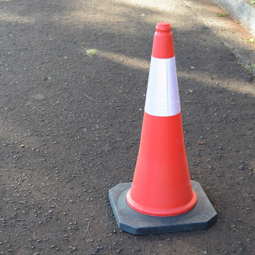 Imagem 6 de 6 de Cone Flexível Refletivo Base Borracha 75 Cm - Carbografite