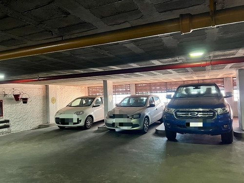 Imagen 2 de 9 de Cochera En Venta En Centro