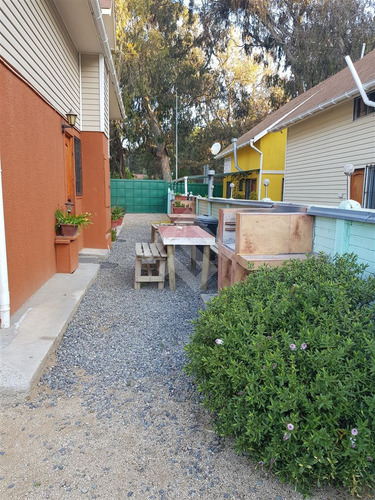Casa En Venta De 8 Dorm. En Algarrobo