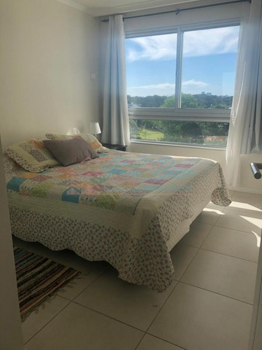 Apartamento En Brava, 1 Dormitorio Alquiler Anual- Ref: 2527