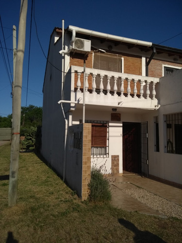 Triplex Al Frente - Calle 5 N° 5312 - Santa Teresita