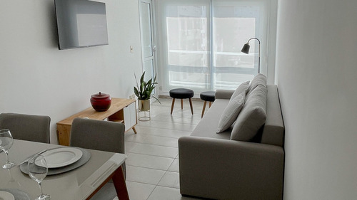 Oportunidad! Vendo Impecable Apartamento De 1 Dormitorio Y Balcón, Bajos Gastos Comunes, Ubicado En Cordón.