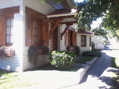 Imagen 7 de 30 de Chalet 4 Ambientes Con Depcia. De Serv.