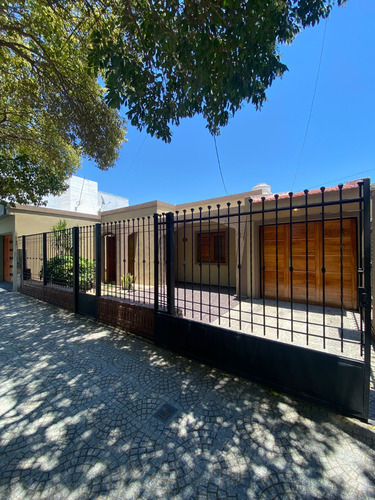 Venta Casa Con Dpto - Villa Azalais (zona Capdevila Y Alem)