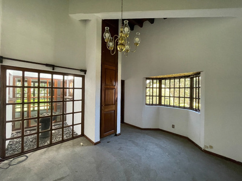 Casa En Venta En Acopilco En Privada Con Club Hípico.
