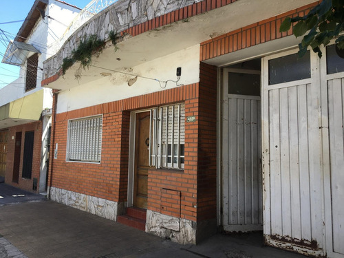Casa 3 Ambientes Con Taller Y Quincho En Terraza